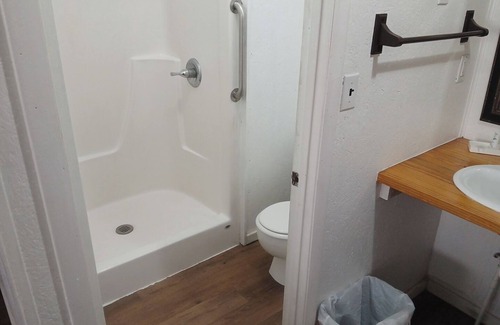 Mayo Hotel | Cozy Hill Top Room 16 with WiFi, AC in tranquil Mayo