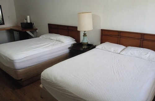 Mayo Hotel | Cozy Hill Top Room 16 with WiFi, AC in tranquil Mayo
