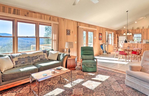 Penrose Cabin | Cozy Hilltop Hideaway: 10 Mi to Nat’l Forests