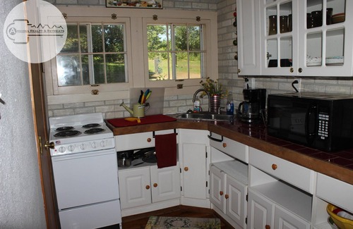 Viola Cottage | Cozy Historic Waterfront Cottage