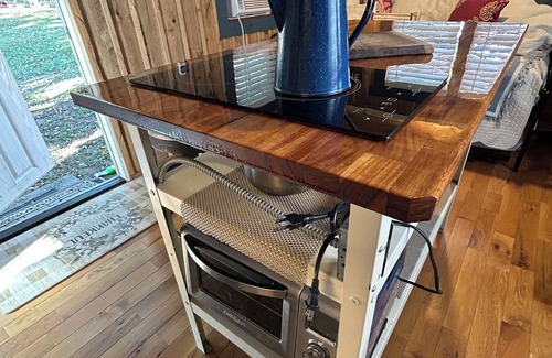 Silva Cabin | Cozy hobby farm cabin under the stars!