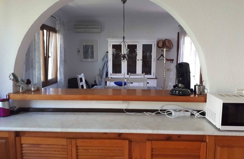 Cala Llombards Ski Chalet | Cozy holiday home with a beautiful sea view from the roof!