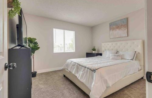 North Las Vegas Apartment | Cozy home! 16 Min away from strip and fremont