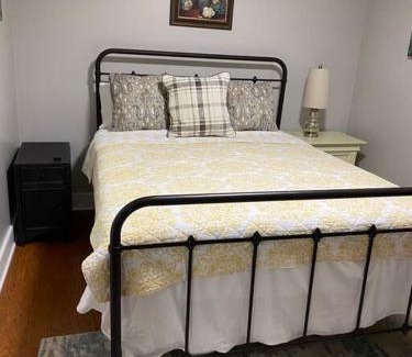 Hendersonville Apartment | Cozy Home 20 min from downtown.