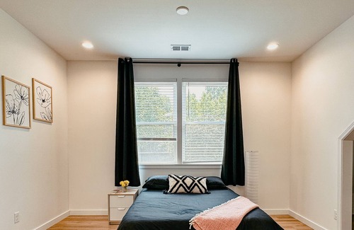 Tyler Park House | Cozy home away from home! NO CLEANING FEE! Central Location!