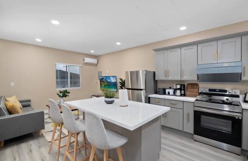 Glendora House | COZY HOME｜Fast WiFi｜4k Smart TV | For Families