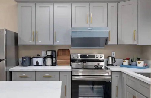 Glendora House | COZY HOME｜Fast WiFi｜4k Smart TV | For Families