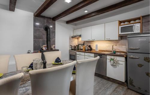 Ledenice House | Cozy Home In Bater With House Sea View