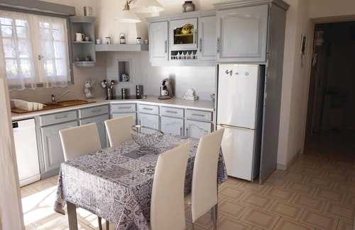 Creissan House | Cozy home in Creissan with WiFi
