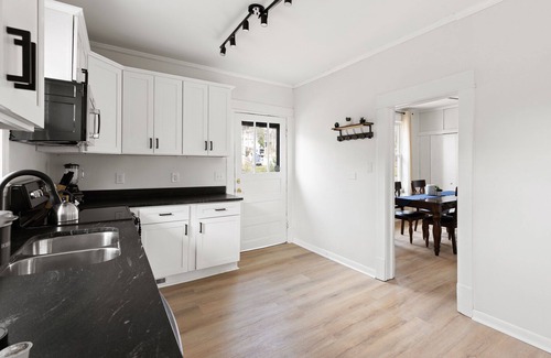 Durham House | Cozy home in Downtown Durham