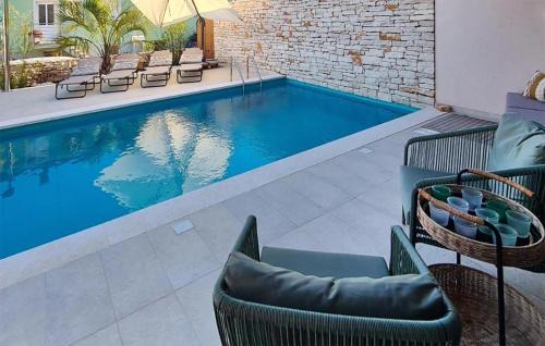 Fazana House | Cozy Home In Fazana With Kitchen