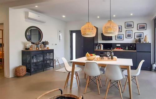 Fazana House | Cozy Home In Fazana With Kitchen