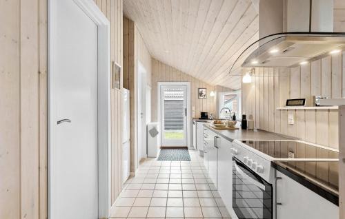 Frørup House | Cozy Home In Frørup With Kitchen