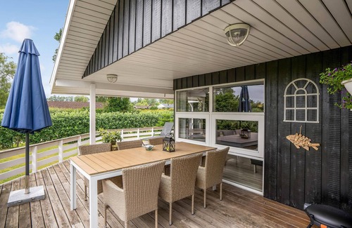 Hejlsminde Strand House | Cozy home in Hejls with sauna
