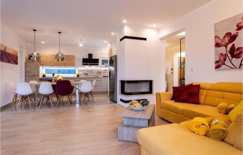 Klimno House | Cozy Home In Klimno With Wifi