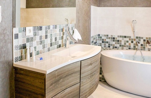 Maillane House | Cozy home in Maillane with kitchen