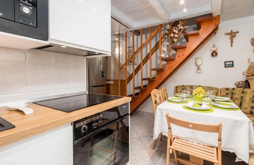 Miholascica House | Cozy home in Miholascica with WiFi