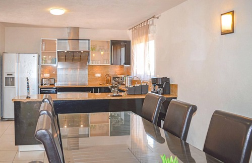 Moriani-Plage House | Cozy home in Moriani Plage with WiFi