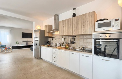 Muzini House | Cozy home in Naselje Muzini with sauna