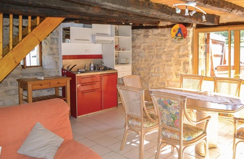 Padirac House | Cozy home in Padirac/Bascoul with WiFi