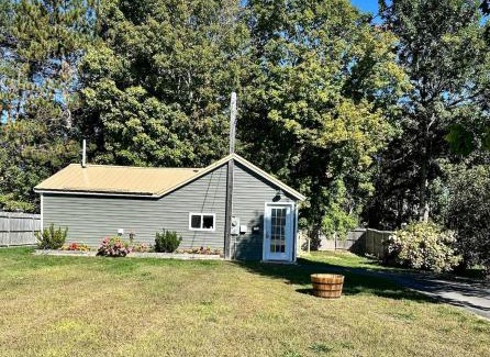 Pittsfield House | Cozy Home in Pittsfield