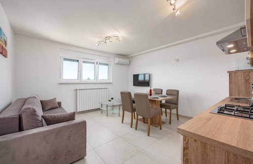 Cervar House | Cozy home in Porec with WiFi