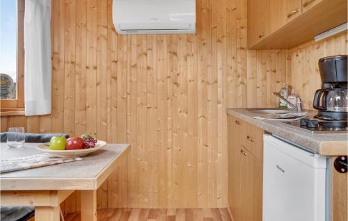 Togeholt House | Cozy Home In Præstø With Kitchen