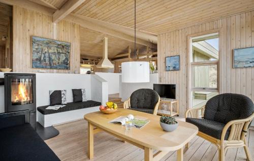 Grønhøj House | Cozy Home In Saltum With House Sea View