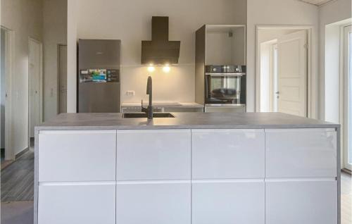 Tranebjerg House | Cozy Home In Samsø With Kitchen
