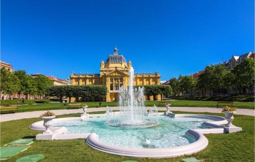 Jastrebarsko House | Cozy Home In Slavetic With Kitchen