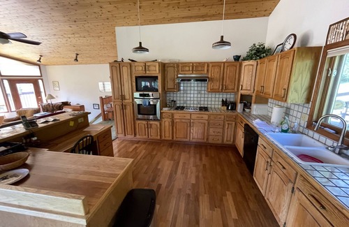 Eagle River House | Cozy home in the wilderness with beautiful mountain views
