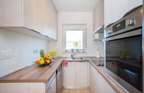 Turanj House | Cozy home in Turanj with jacuzzi