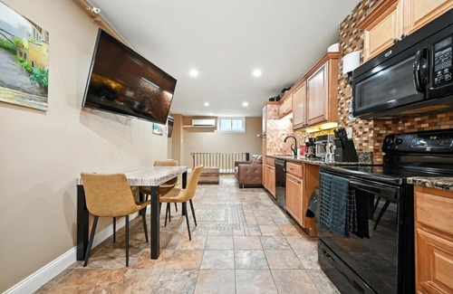 Old City House | Cozy Home in Vibrant Philadelphia Neighborhood