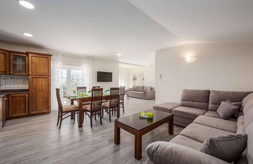 Visnjan House | Cozy home in Visnjan with sauna