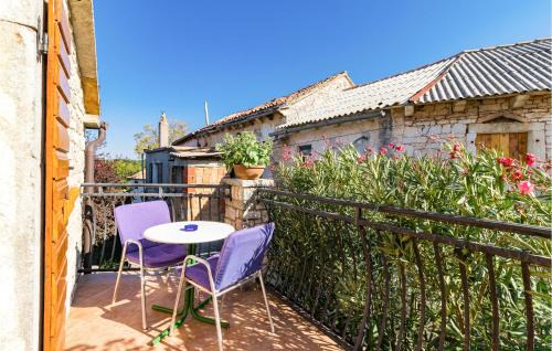 Modrusani House | Cozy Home In Zminj With Kitchen