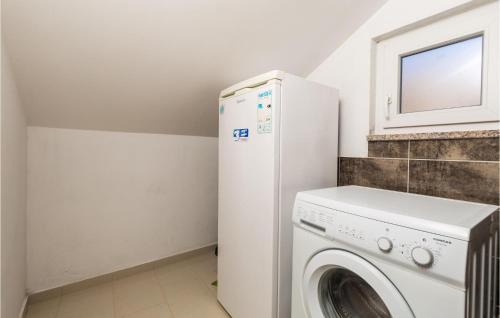 Kustici House | Cozy Home In Zubovici