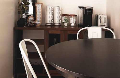 Taylor House | Cozy home minutes from DTW Airport