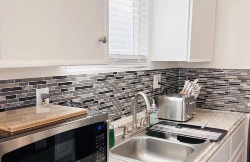 Hawthorne Apartment | Cozy Home near MB & LAX