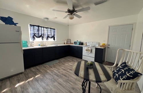 Branford House | Cozy home near natural springs and Suwannee, Santa Fe, & Ichetucknee Rivers.