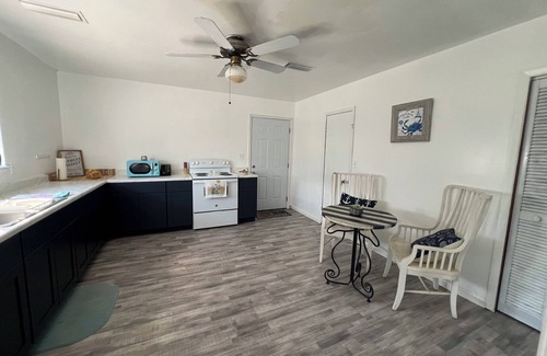 Branford House | Cozy home near natural springs and Suwannee, Santa Fe, & Ichetucknee Rivers.