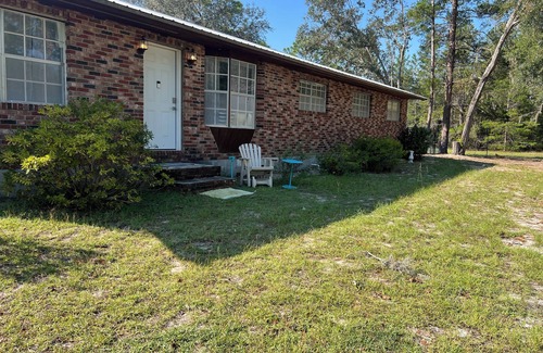 Branford House | Cozy home near natural springs and Suwannee, Santa Fe, & Ichetucknee Rivers.