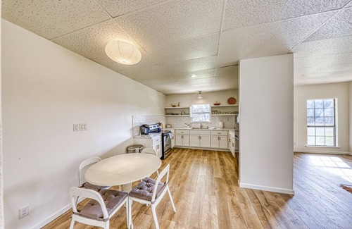 Liberty Hill House | Cozy home near river access with firepit & playground