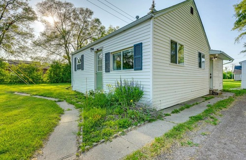 Saginaw House | Cozy Home with Backyard about 3 Mi to Downtown Saginaw!