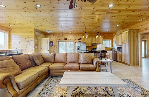 Sevierville House | Cozy home with lake views, free attraction tickets, games and streaming TV's