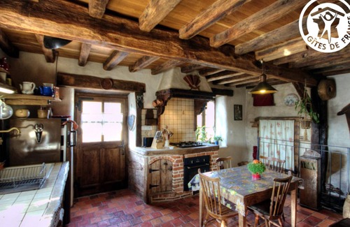 Chirassimont Cottage | Cozy home with oven, terrace, and garden