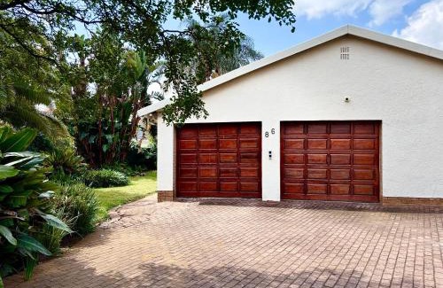 Kempton Park House | Cozy Home with Pool, Braai & Top Security