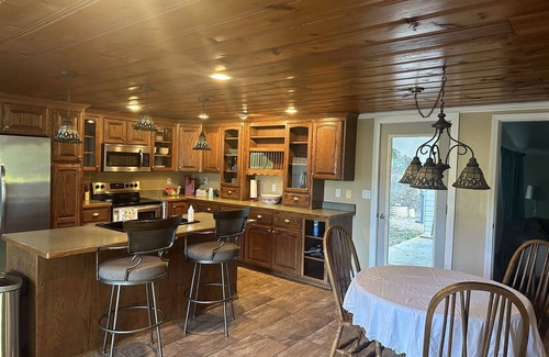 Mammoth Spring House | Cozy Home with River View