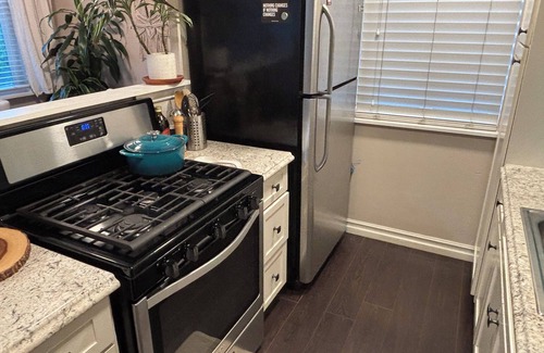 Silver Lake House | Cozy Home: Your Perfect Silverlake Base 2Bed 1 Bath w/Patio