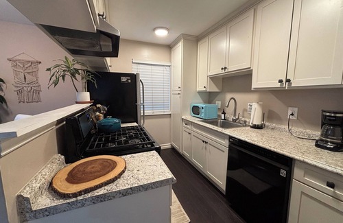 Silver Lake House | Cozy Home: Your Perfect Silverlake Base 2Bed 1 Bath w/Patio