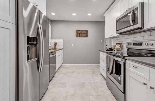 Allendale Area House | Cozy Hot Tub Escape | Pool Table & Home Theater